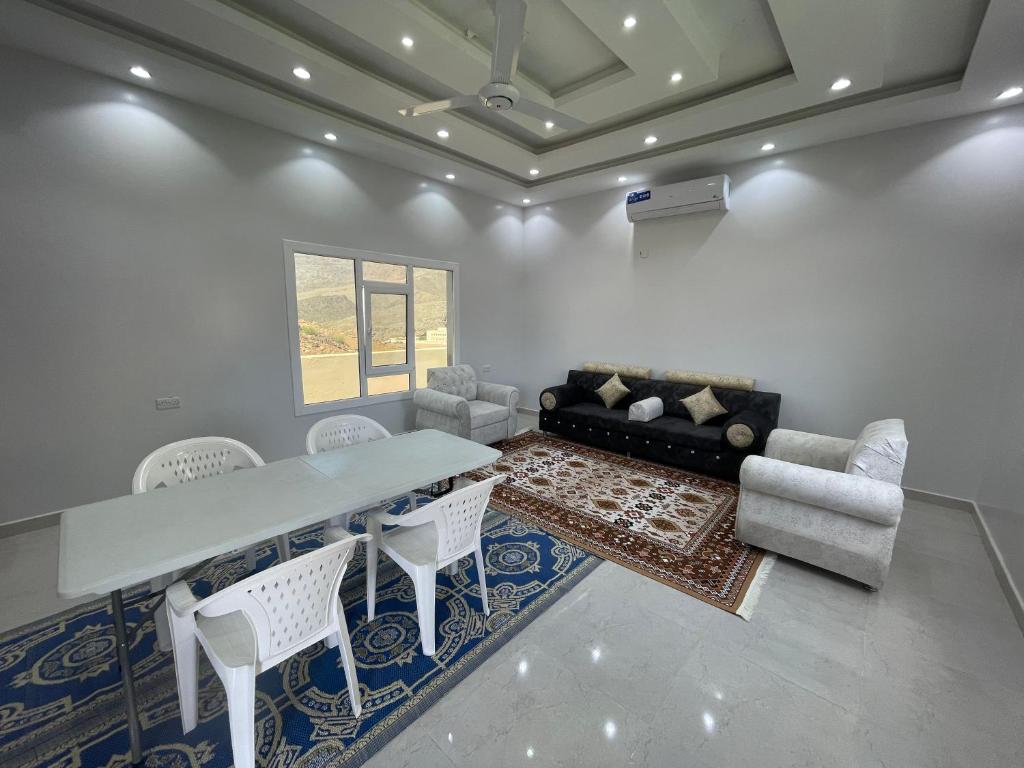 Jabal Shams, the summit house photo 2