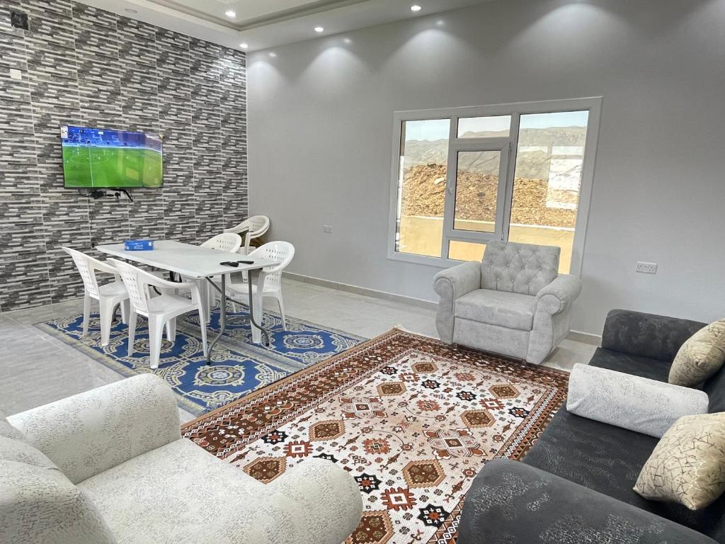Jabal Shams, the summit house photo 1