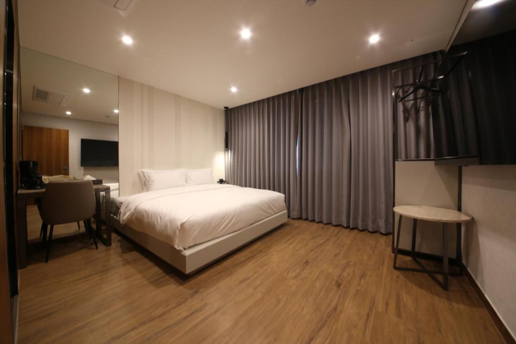 HOTEL The One photo 1