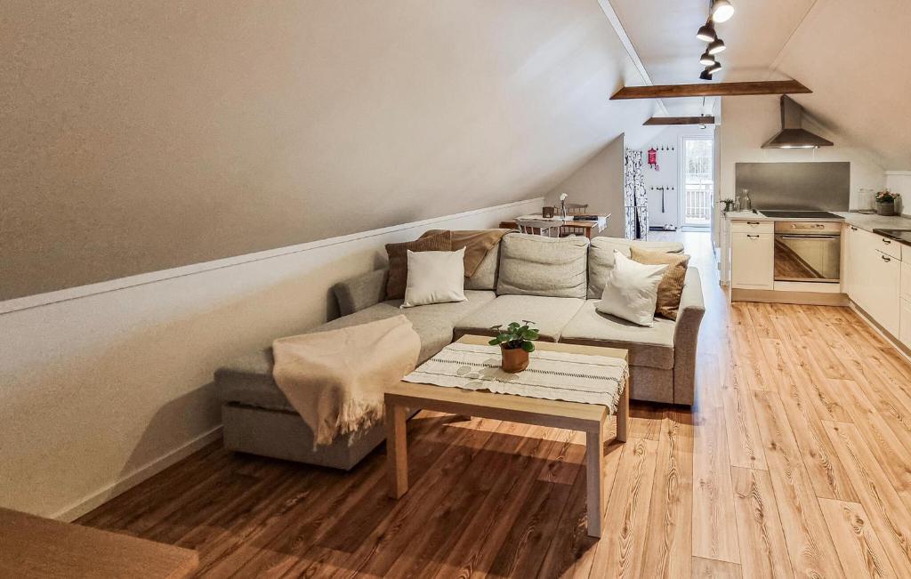 Awesome Apartment In Ljungskile With Wifi photo 4
