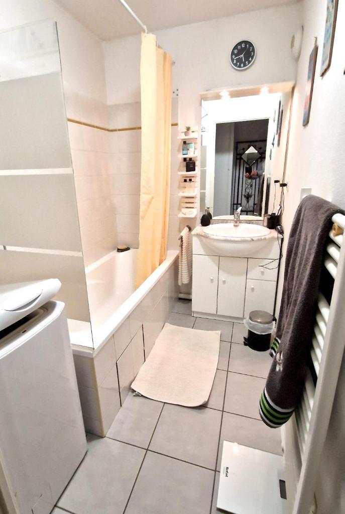 Appartement de 2 chambres avec piscine partagee terrasse amenagee et wifi a Dax photo 2