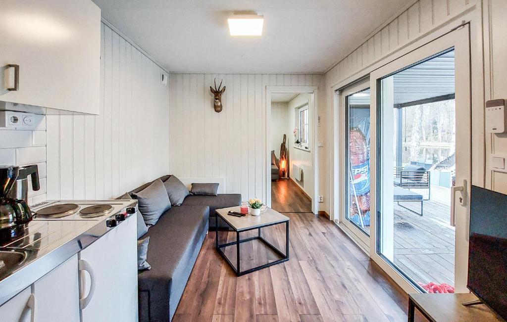 Beautiful Home In Bjrnum With Lake View photo 3