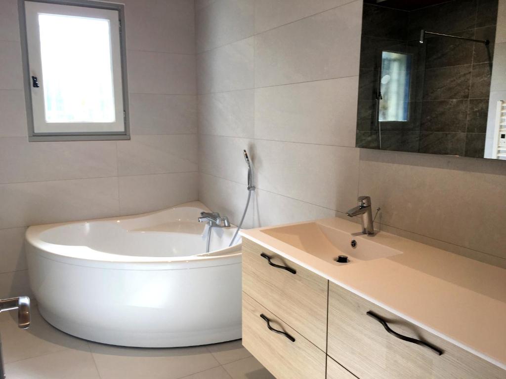 Maison 2 chambres Sion sur L ocean photo 1