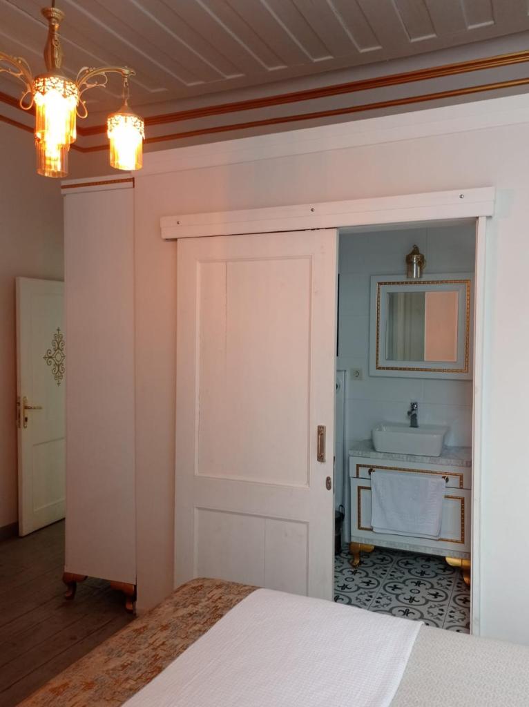 BUDAKZADE KONAĞI OTEL-RESTAURANT 1841 photo 4