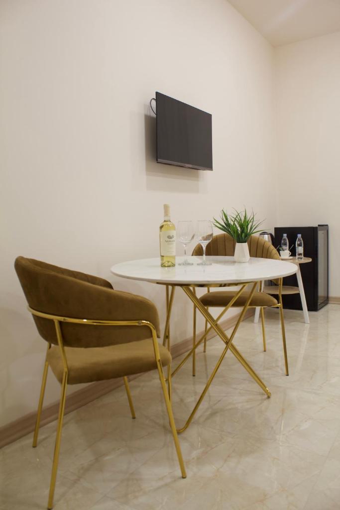 Lux Plaza Hotel