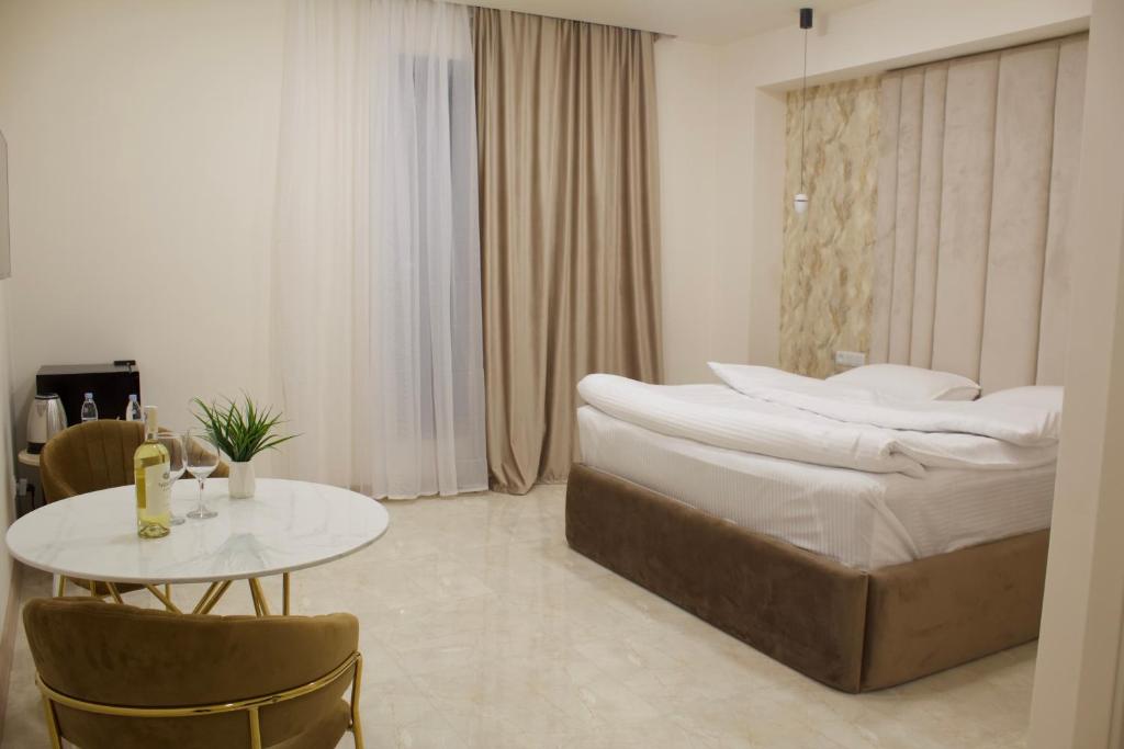 Lux Plaza Hotel photo 1