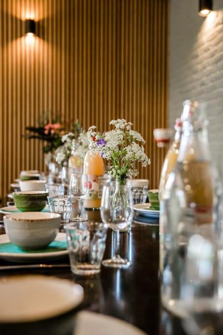 Groepsaccommodatie 'Jister' aan open vaarwater in Friesland photo 1