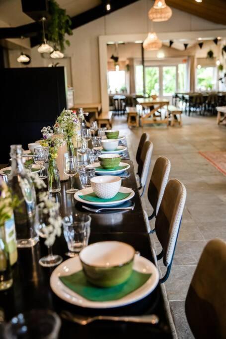Groepsaccommodatie 'Jister' aan open vaarwater in Friesland photo 3