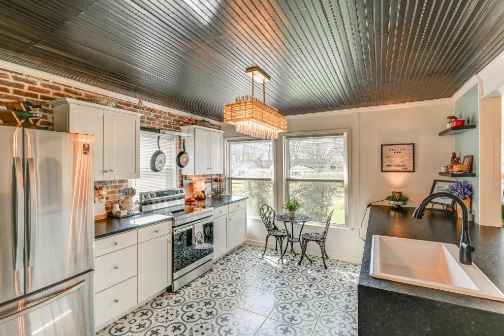 Columbia Cottage with Patio 1 Mi to Downtown! photo 1