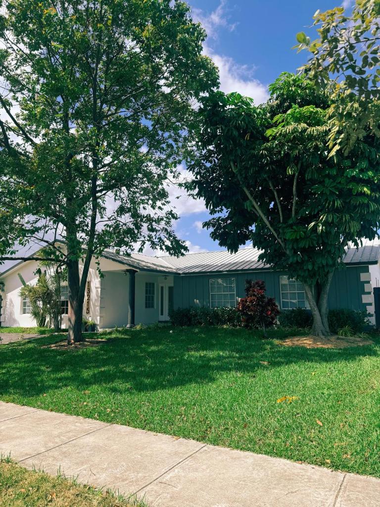 Family Friendly 4Bedroom, 3Bathroom, Hot Tub, BBQ, near Everglades, Miami MetroZoo photo 2