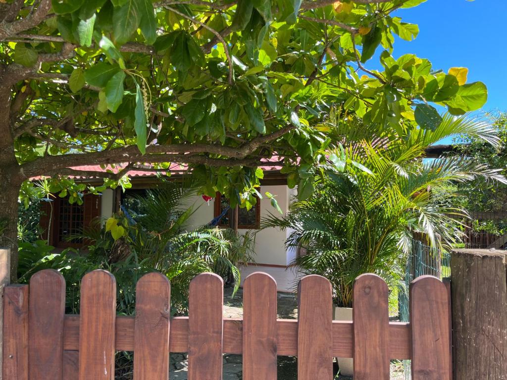 Casa na Barra ampla e arejada com jardim incrível photo 1