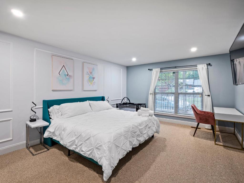 3 Bedroom Hot Tub w/ Private Movie Theater photo 1