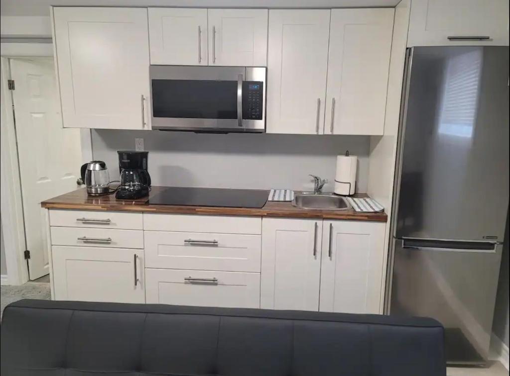 Private Apartment in Ottawa near the Ottawa hospital photo 1