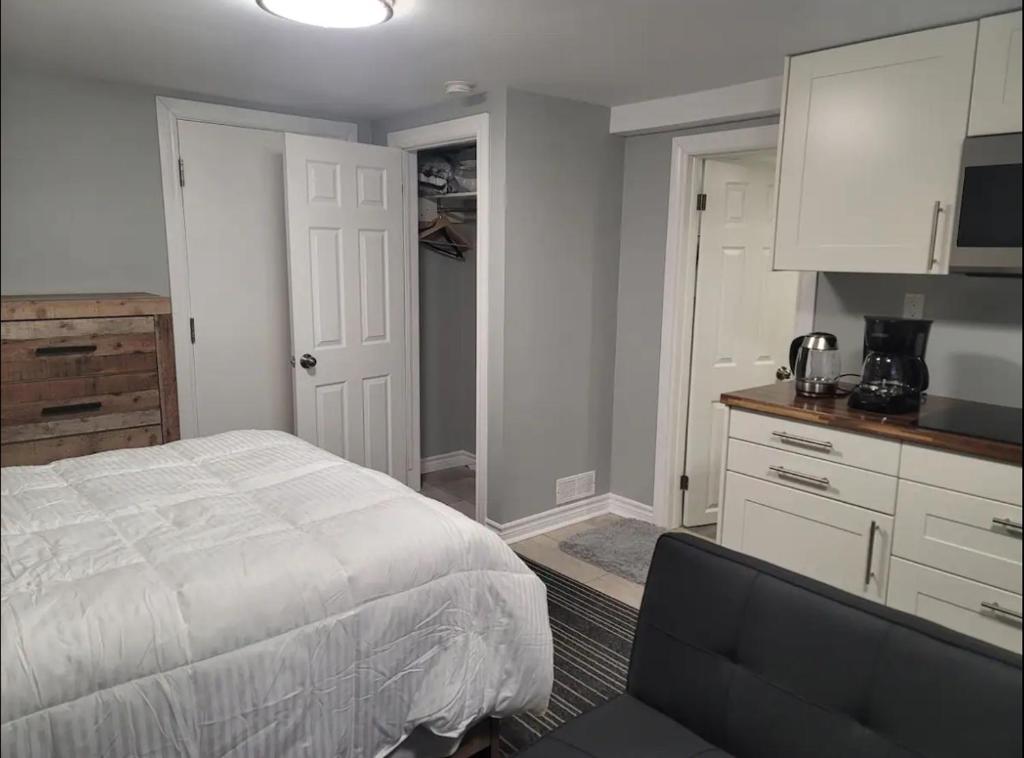 Private Apartment in Ottawa near the Ottawa hospital photo 4