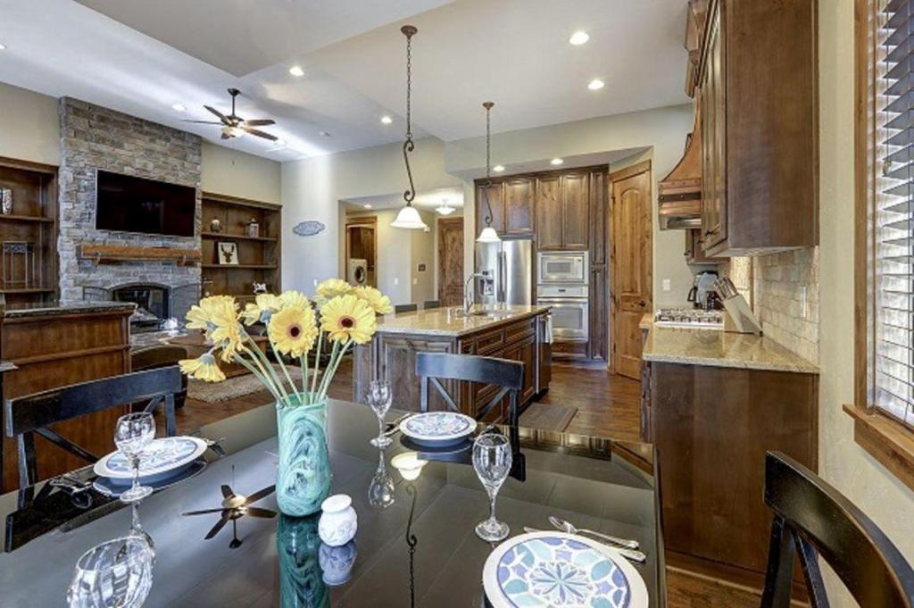 Suncadia 3-Bedroom Home Perfect for Hosting + Golf Course Views photo 3