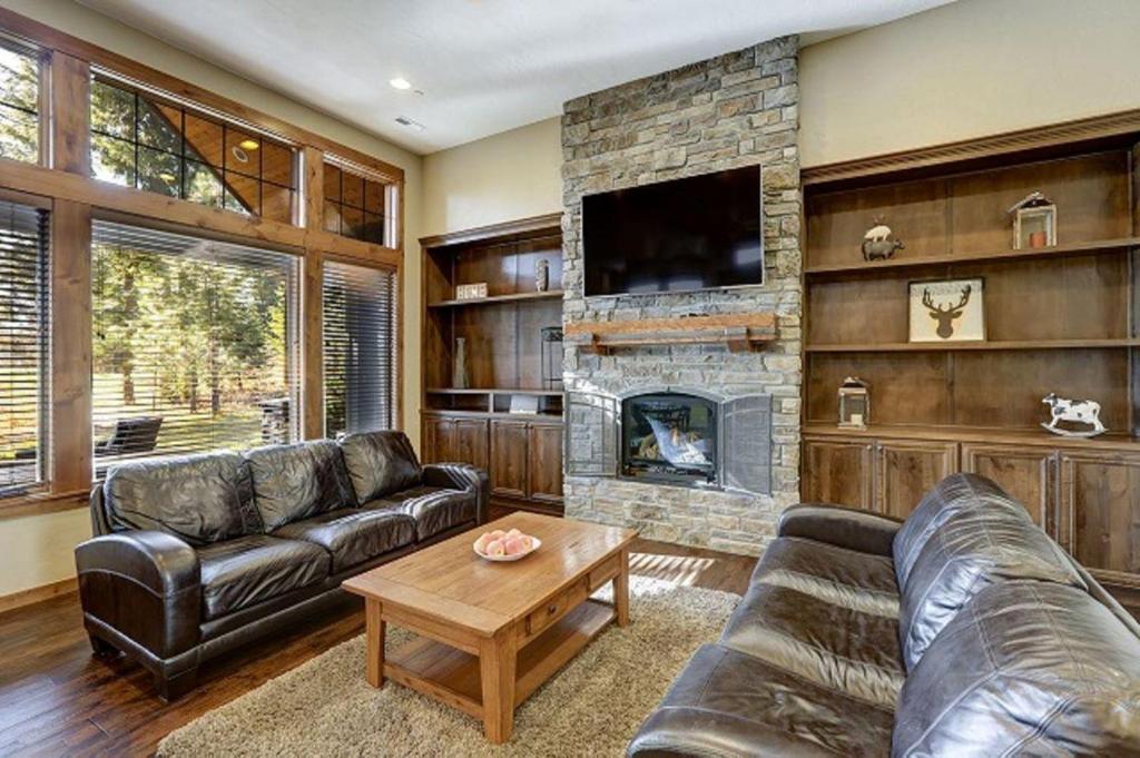 Suncadia 3-Bedroom Home Perfect for Hosting + Golf Course Views photo 2