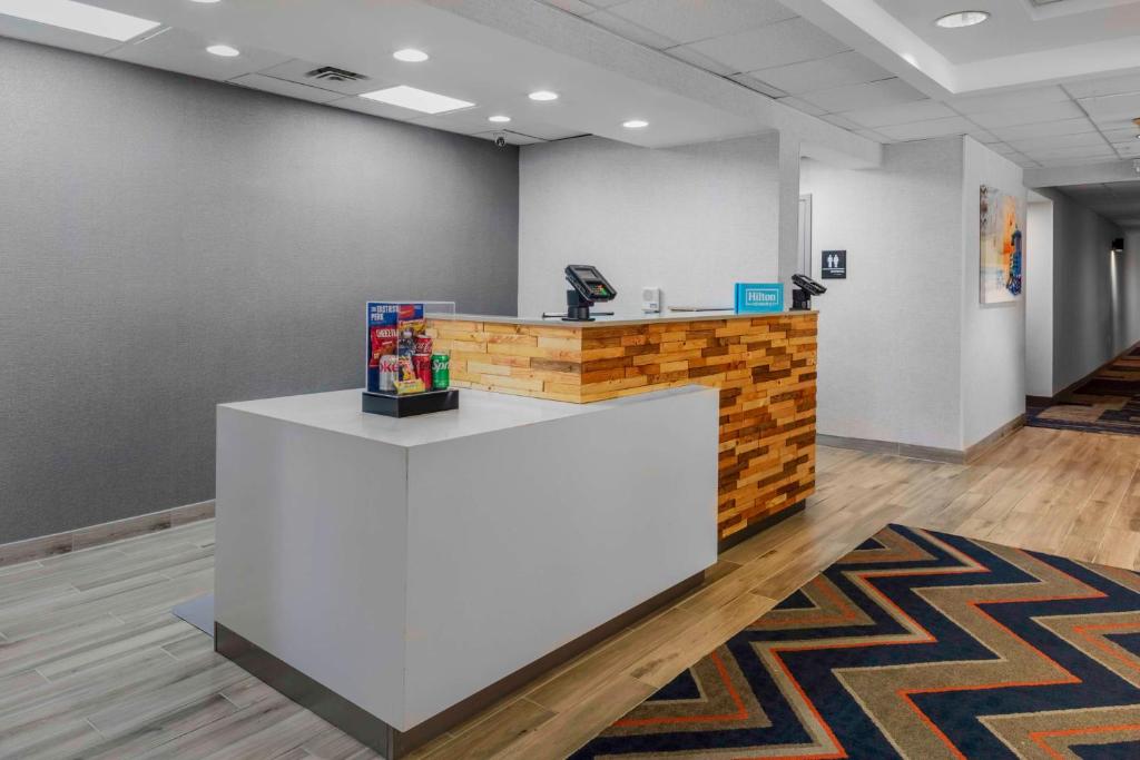 Hampton Inn Sarasota I-75 Bee Ridge photo 2