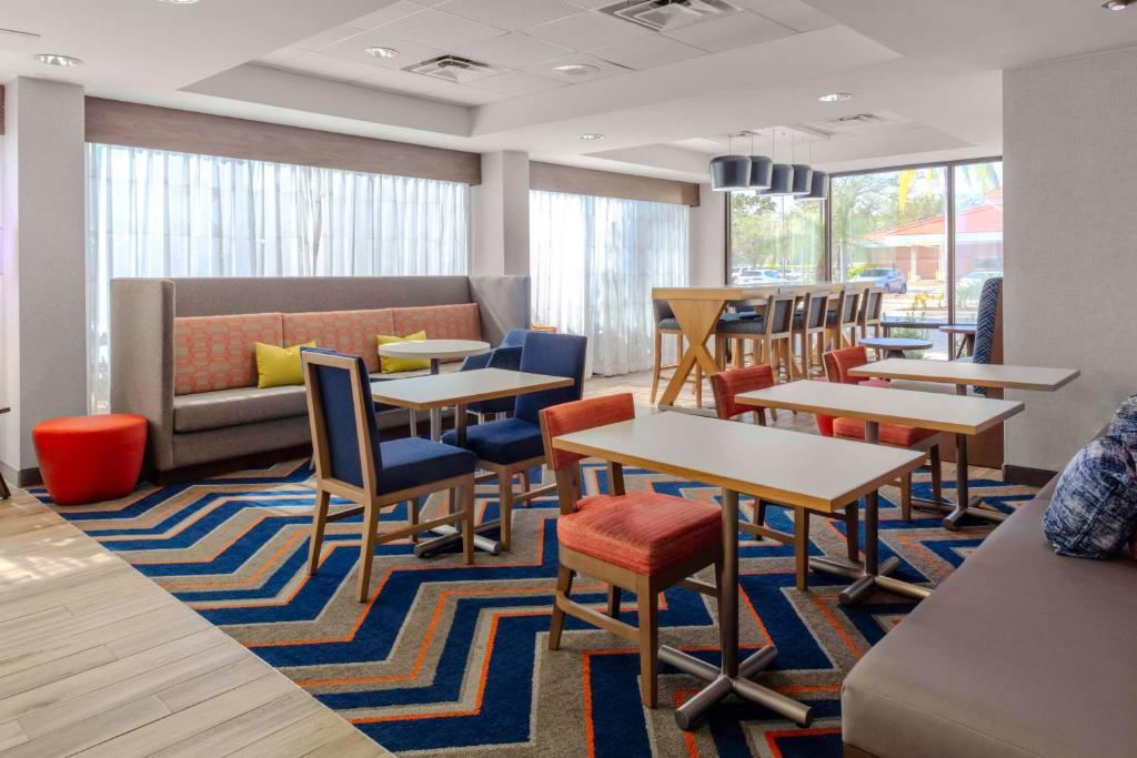 Hampton Inn Sarasota I-75 Bee Ridge photo 4
