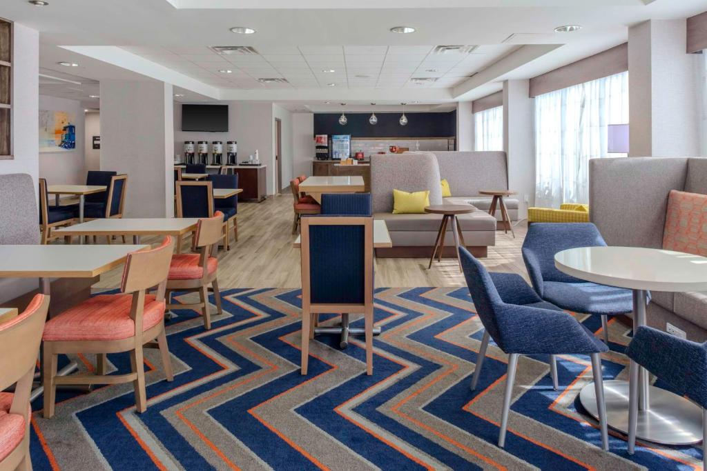 Hampton Inn Sarasota I-75 Bee Ridge photo 3