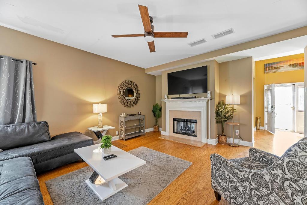Lovely Big House with an office in Atlanta, Close to the Airport by Deity Villas image
