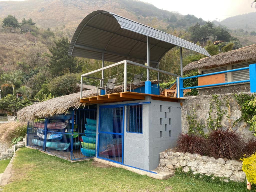 Lake Front Retreat photo 2