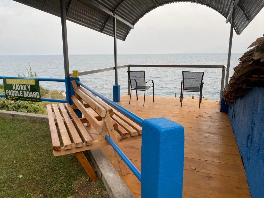 Lake Front Retreat photo 1