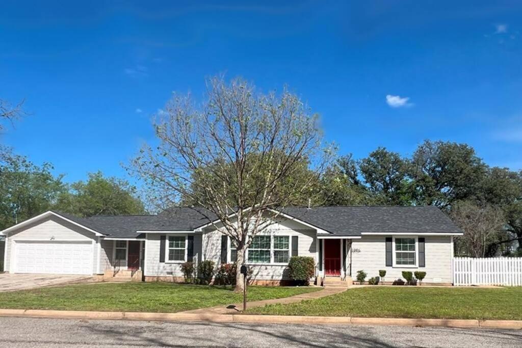Llano Eclipse Rental - The Bayley House