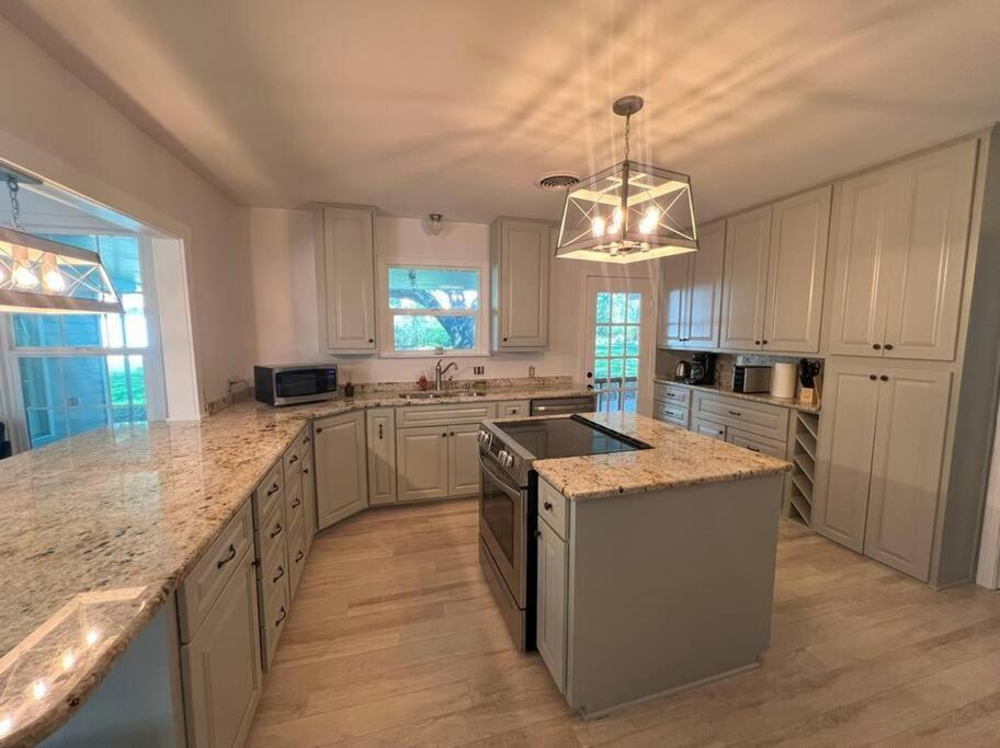 Llano Eclipse Rental - The Bayley House photo 3