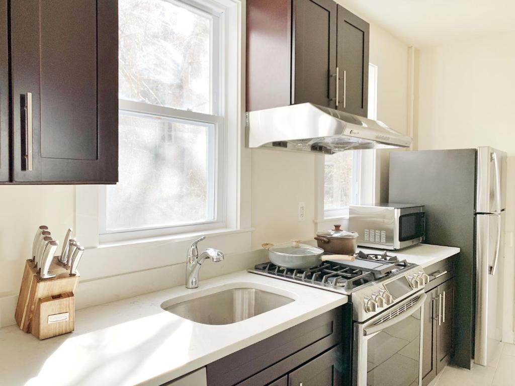 Best Location At Harvard University! 4 Bedroom Apartment! Two Units Available! photo 3