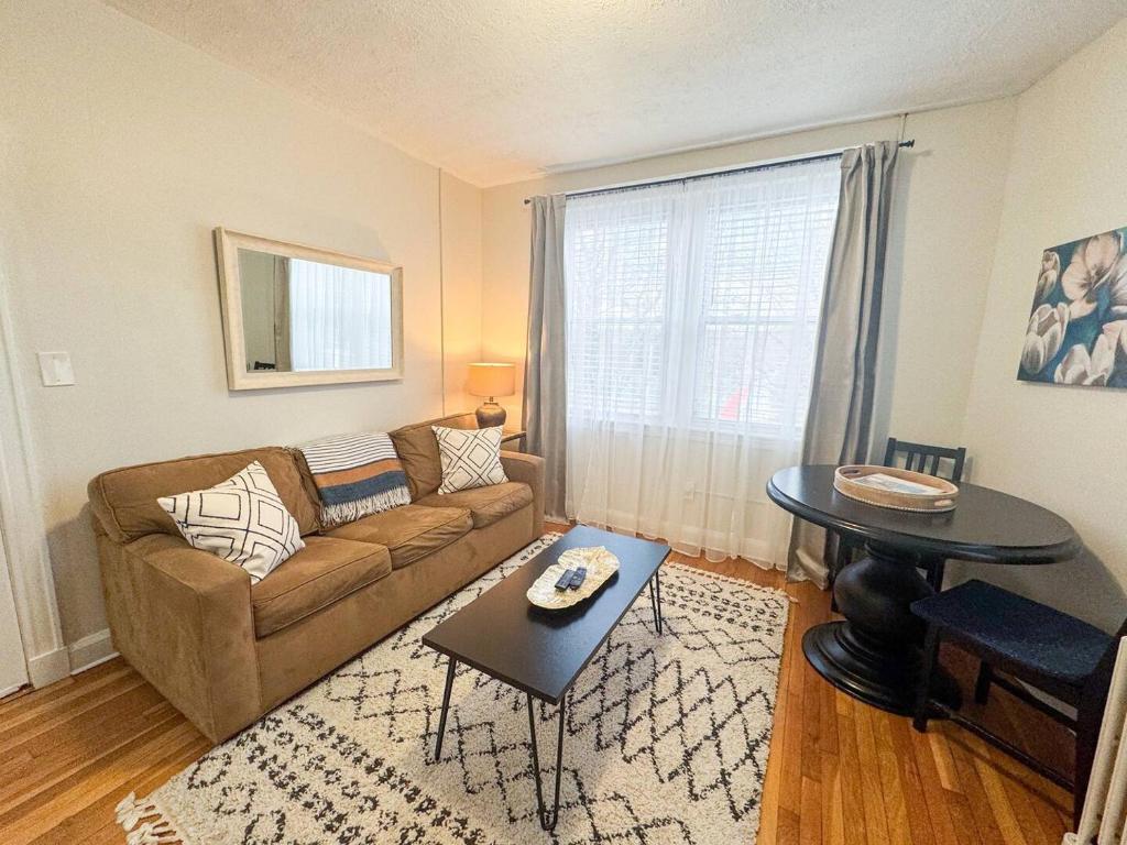 Near Longwood, Transit, Parking - Newly Renovated! photo 2