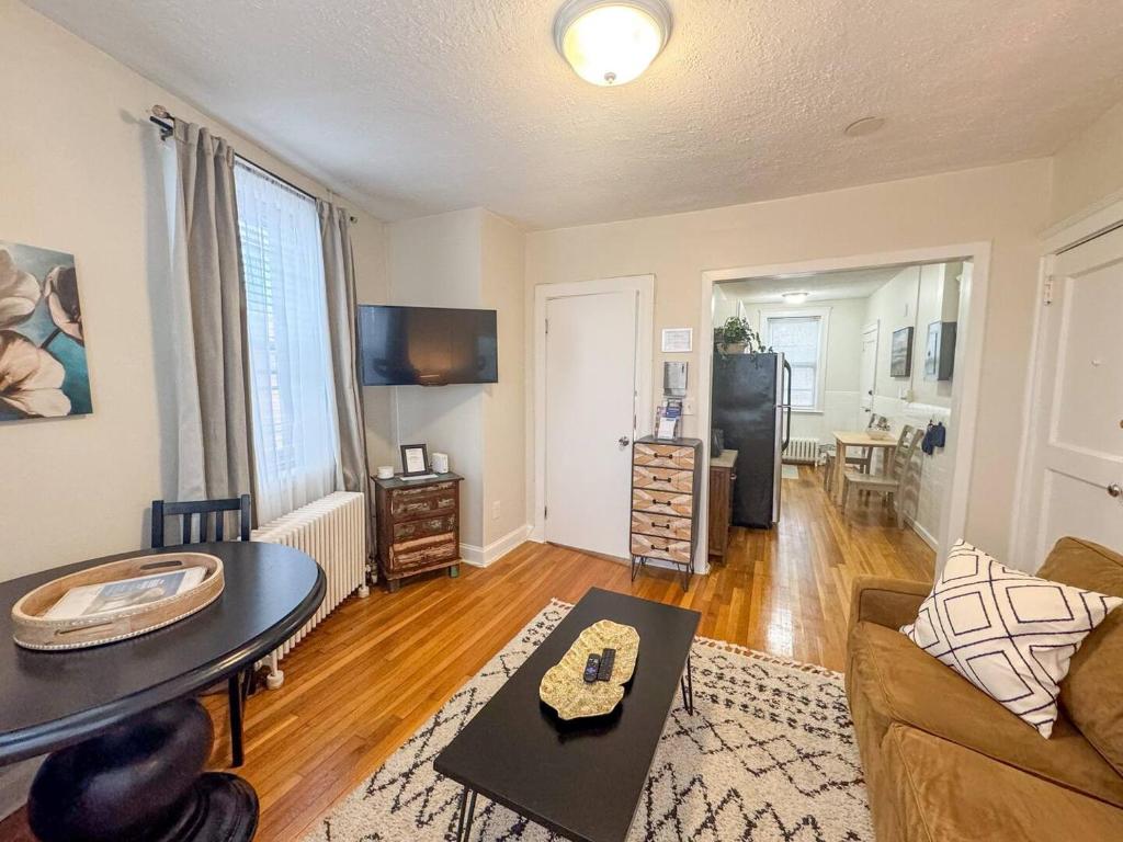 Near Longwood, Transit, Parking - Newly Renovated! photo 3
