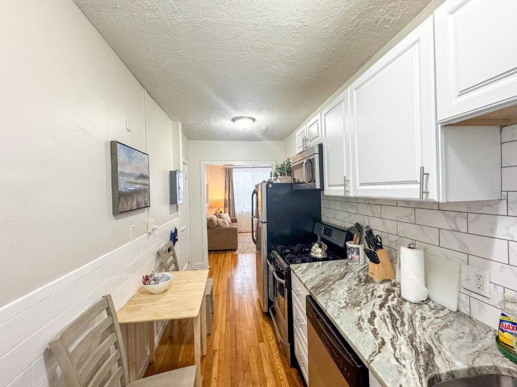 Near Longwood, Transit, Parking - Newly Renovated! photo 4