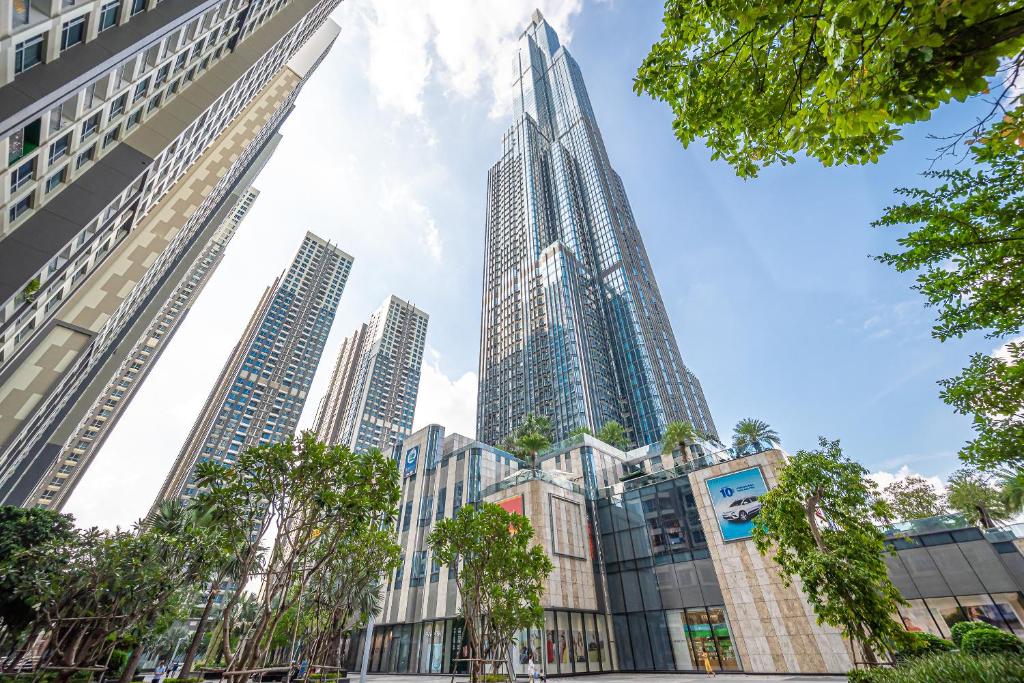 Landmark 81 and Vinhomes Riverside Residence