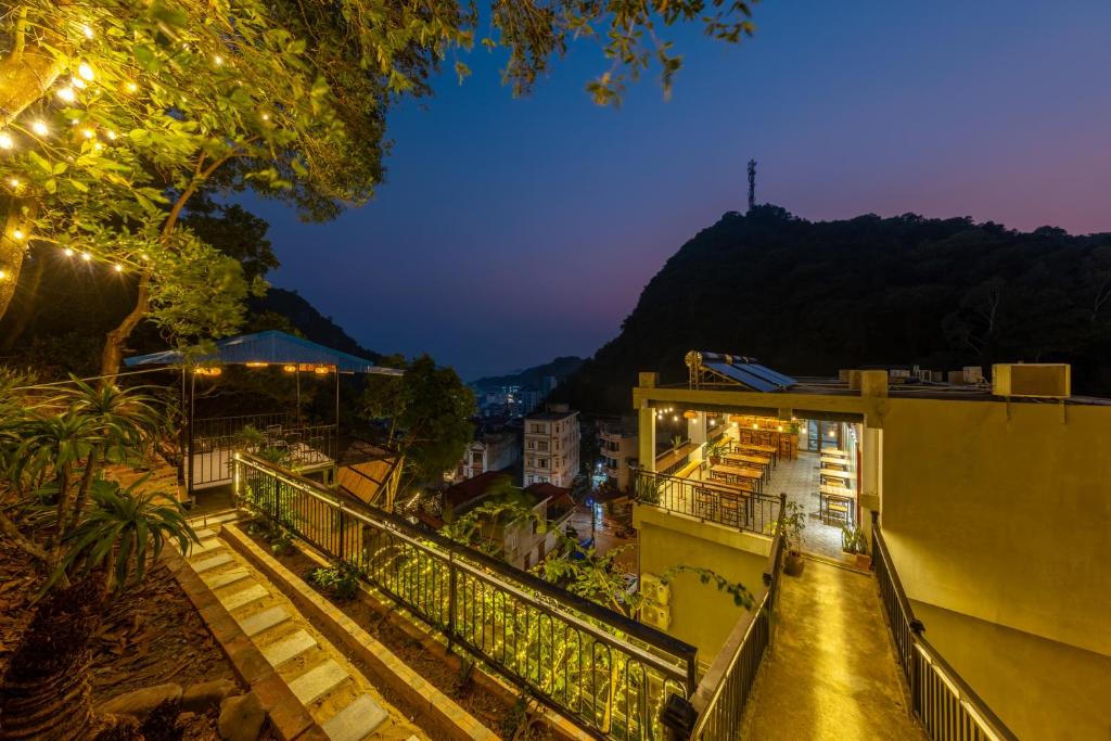 Cat Ba Xanh Spring Garden Hotel