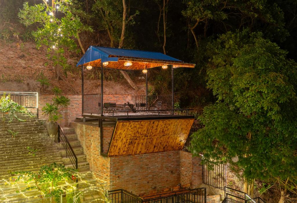 Cat Ba Xanh Spring Garden Hotel