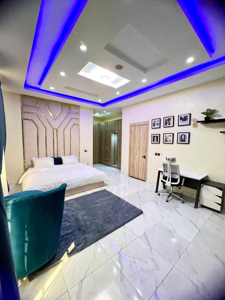 Elroi master bedroom