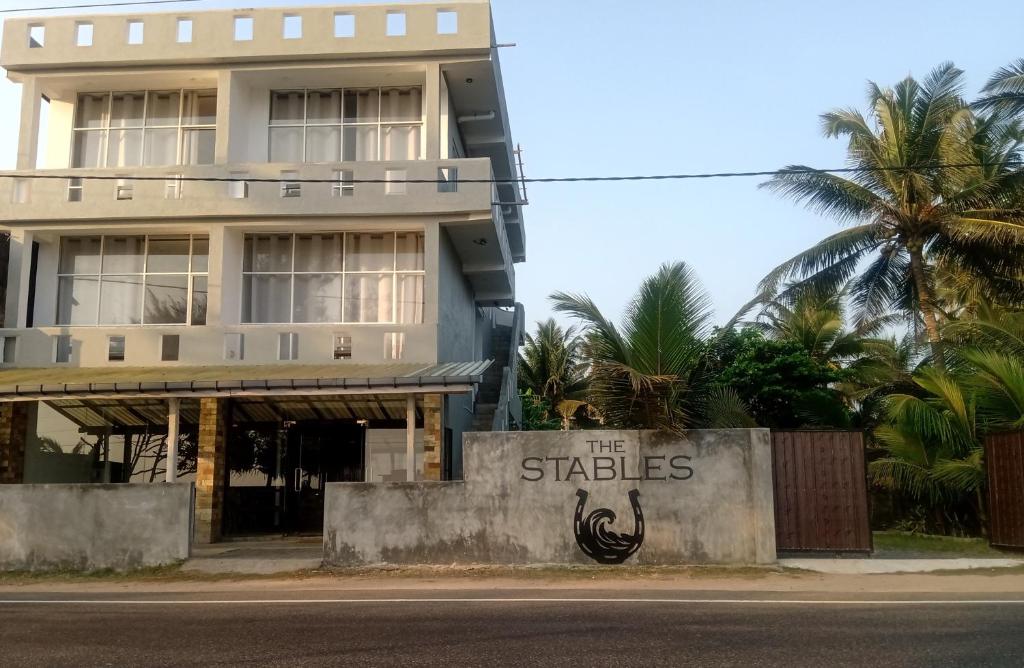 The Stables Hotel Midigama photo 1