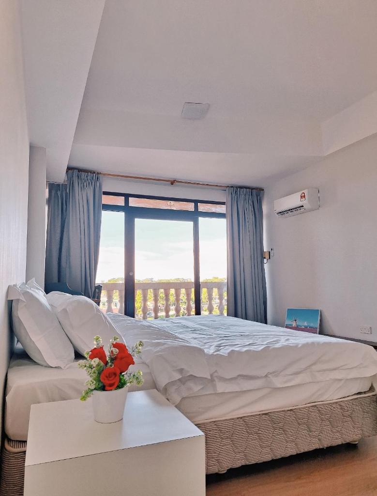 Cozzzy hut Riverbank Suites Kuching with spectacular River view photo 1