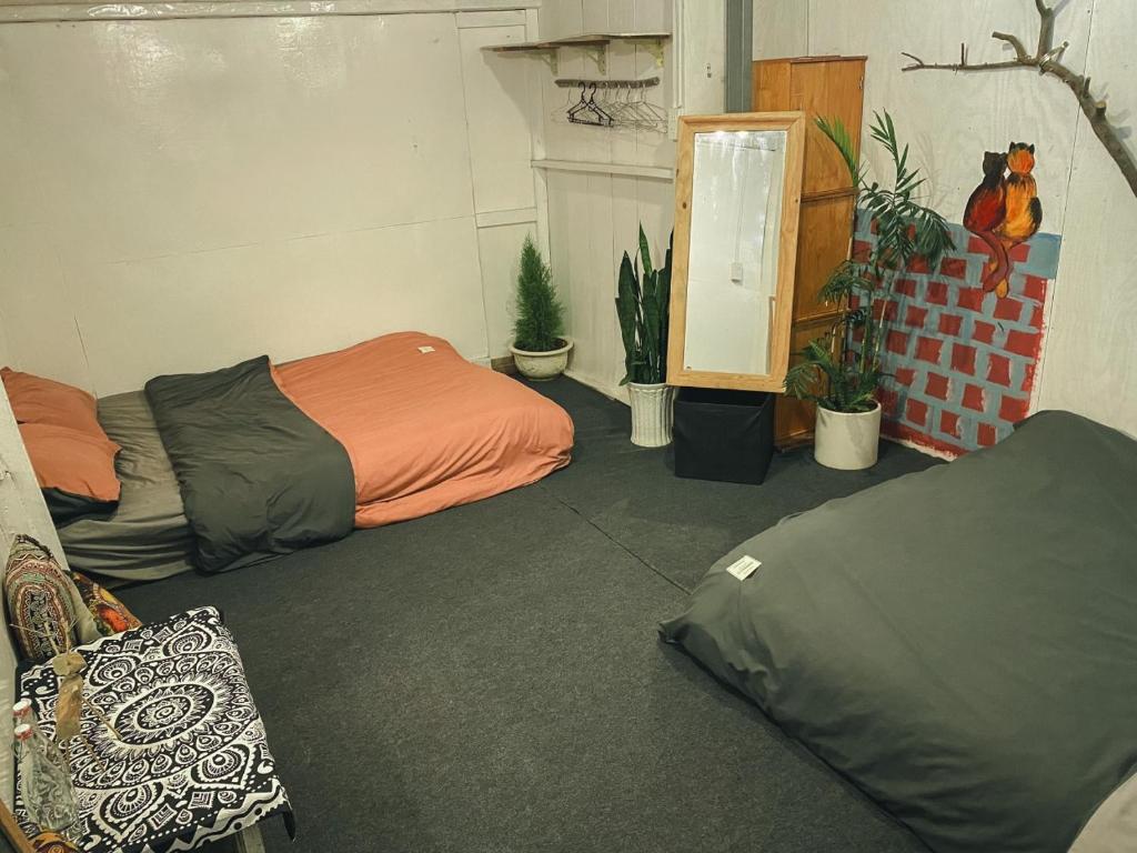 Earthtone home & drinks photo 3