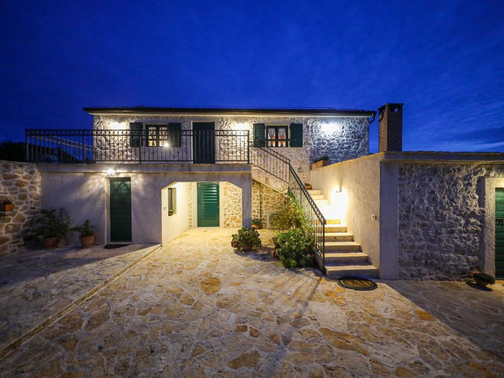 Lovely villa in Posedarje with private pool photo 4