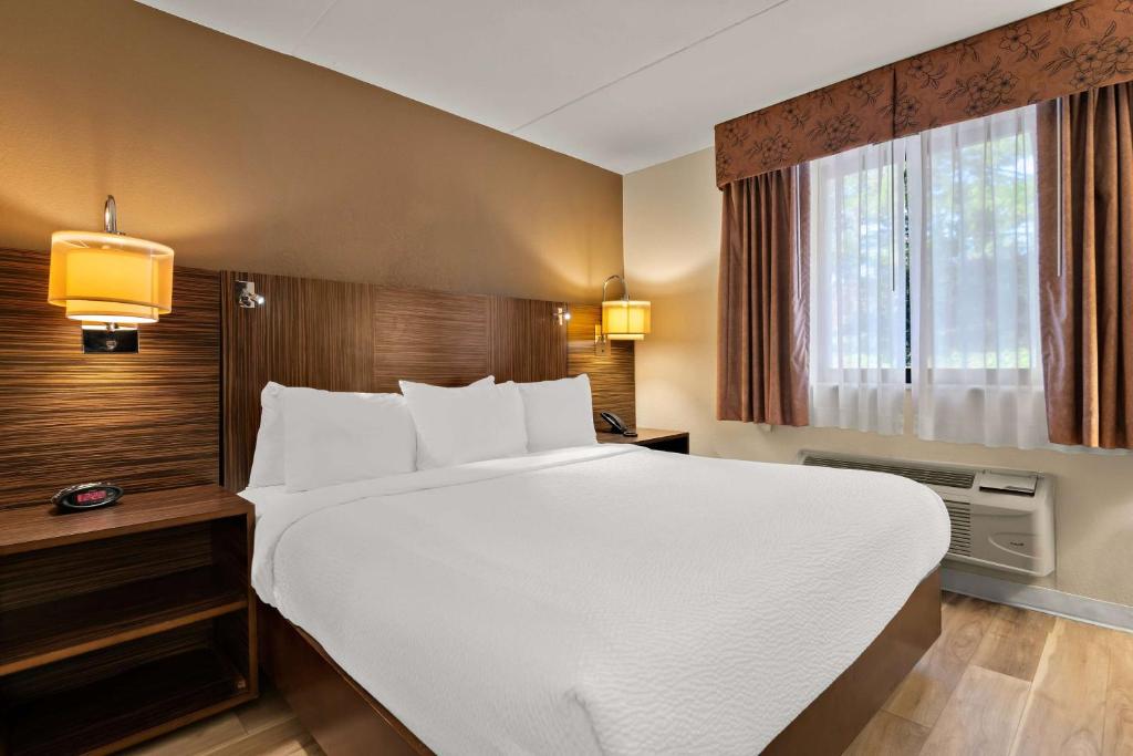 Ramada by Wyndham Harrisburg/Hershey Area photo 2
