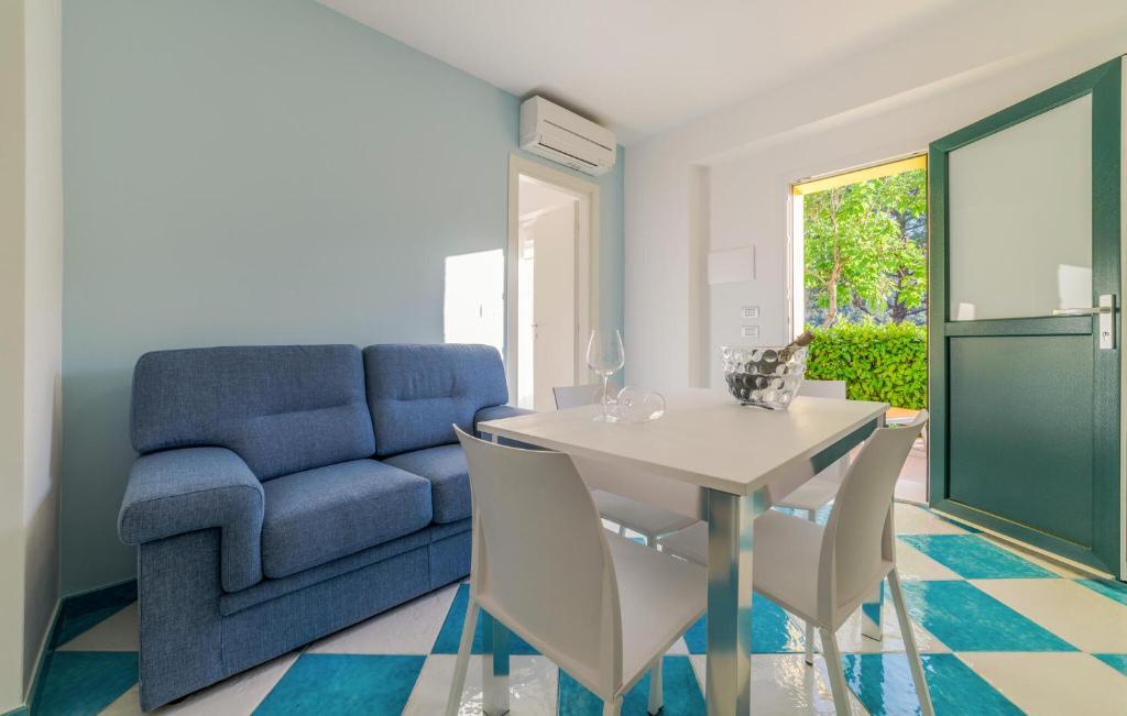 Stunning Apartment In Deiva Marina With Kitchen photo 1