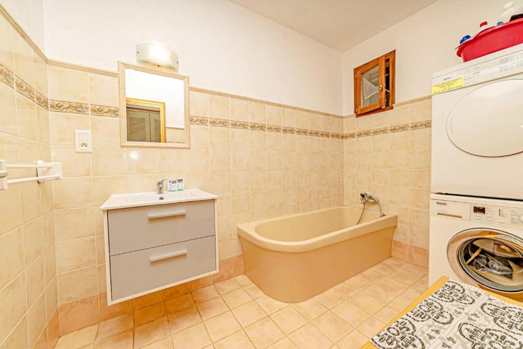Locations-06 L'Eugénie Gîte pour 8 au calme sur la Côte d'Azur photo 1