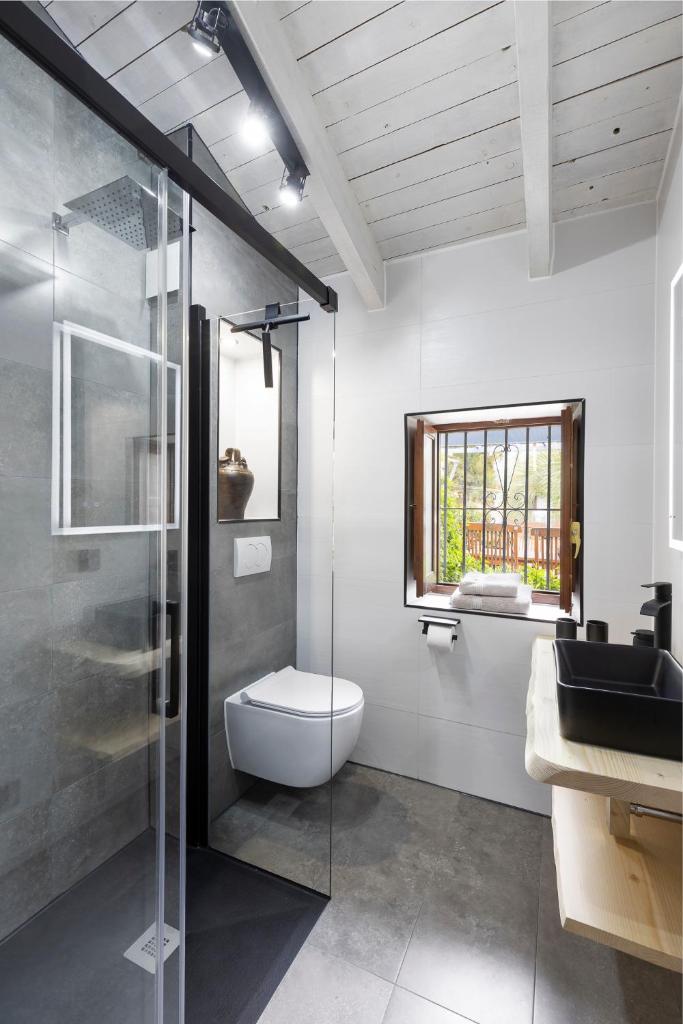 Casa Uva española, SL - Tap to explore photos