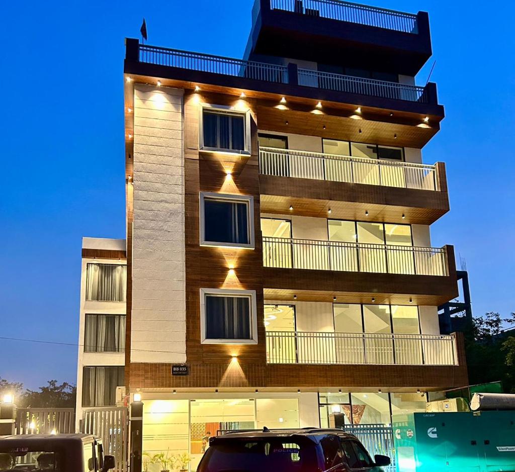 Raksha Suites & Banquet Greater Noida photo 4