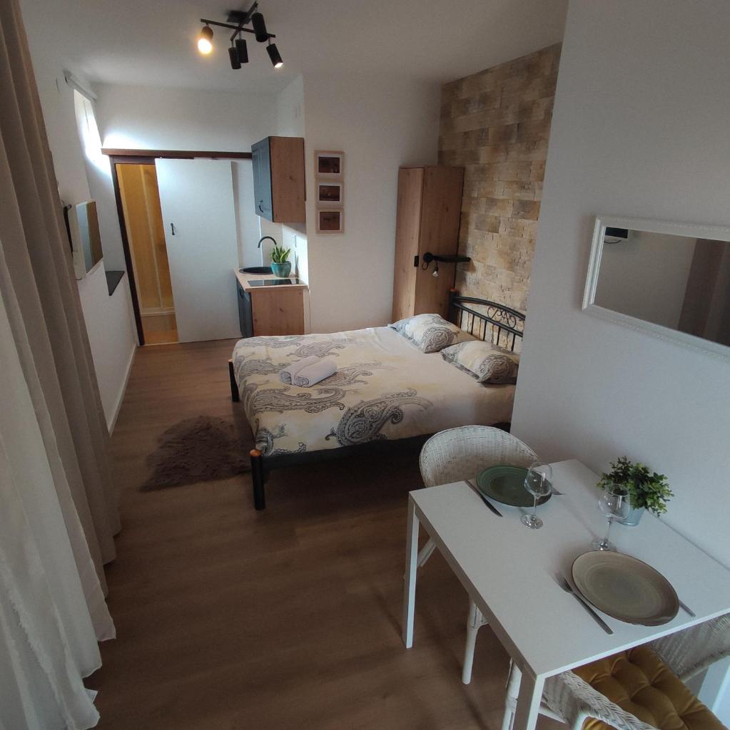 Studio apartment with sea view photo 1