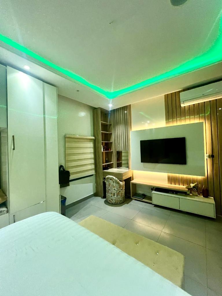 Luxurious 3Bedroom Apartment with Personal Chef photo 3
