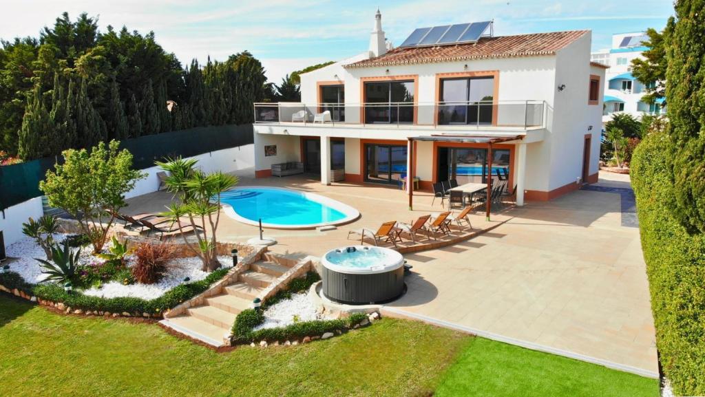 Villa Margarida by Laranjal Rentals photo 3