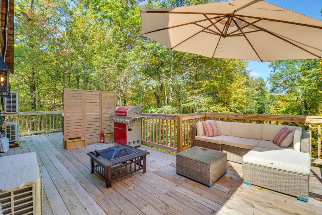 Pocono Getaway A frame Cabin w/ Hot Tub Sauna photo 2