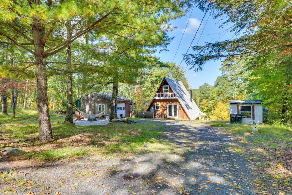 Pocono Getaway A frame Cabin w/ Hot Tub Sauna photo 4